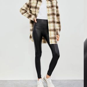 Aritzia Daria vegan leather leggings